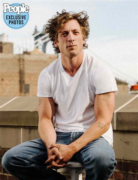 jeremy allen nude|Watch Jeremy Allen White Strip Down to His Calvins In Steamy。